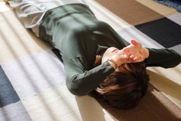 signs of heroin overdose woman suffering from the signs of heroin overdose, in need of heroin addiction treatment at a heroin addiction treatment center